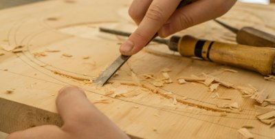 Houtbewerking is de rustige hobby die mannen oppikken